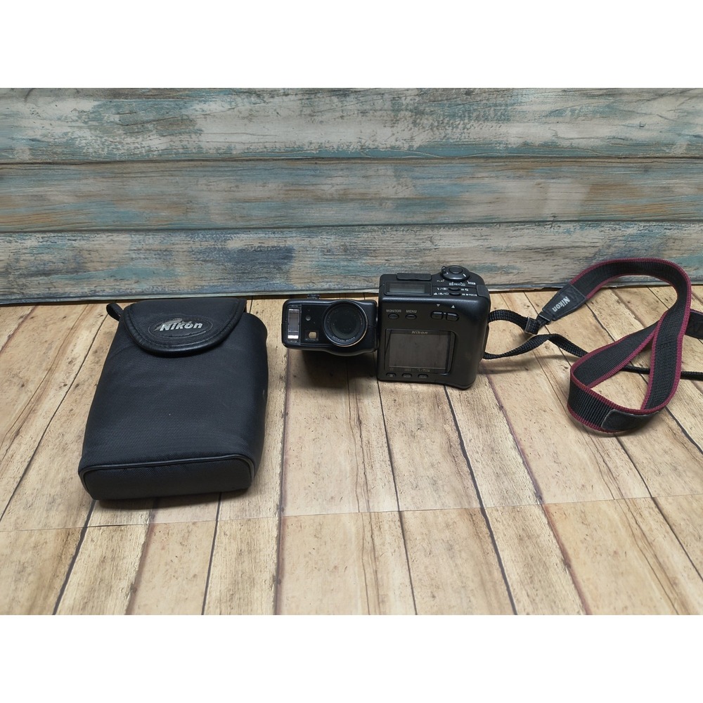 Nikon Coolpix 950 Digital Camera 7-21mm Zoom Nikkor 1:2.6-4 Black PARTS ONLY‎
